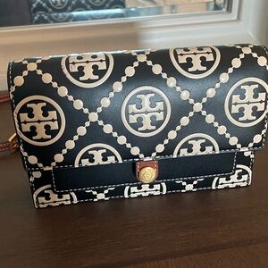 Tory Burch Black and Cream Patterned monogram Wallet Crossbody